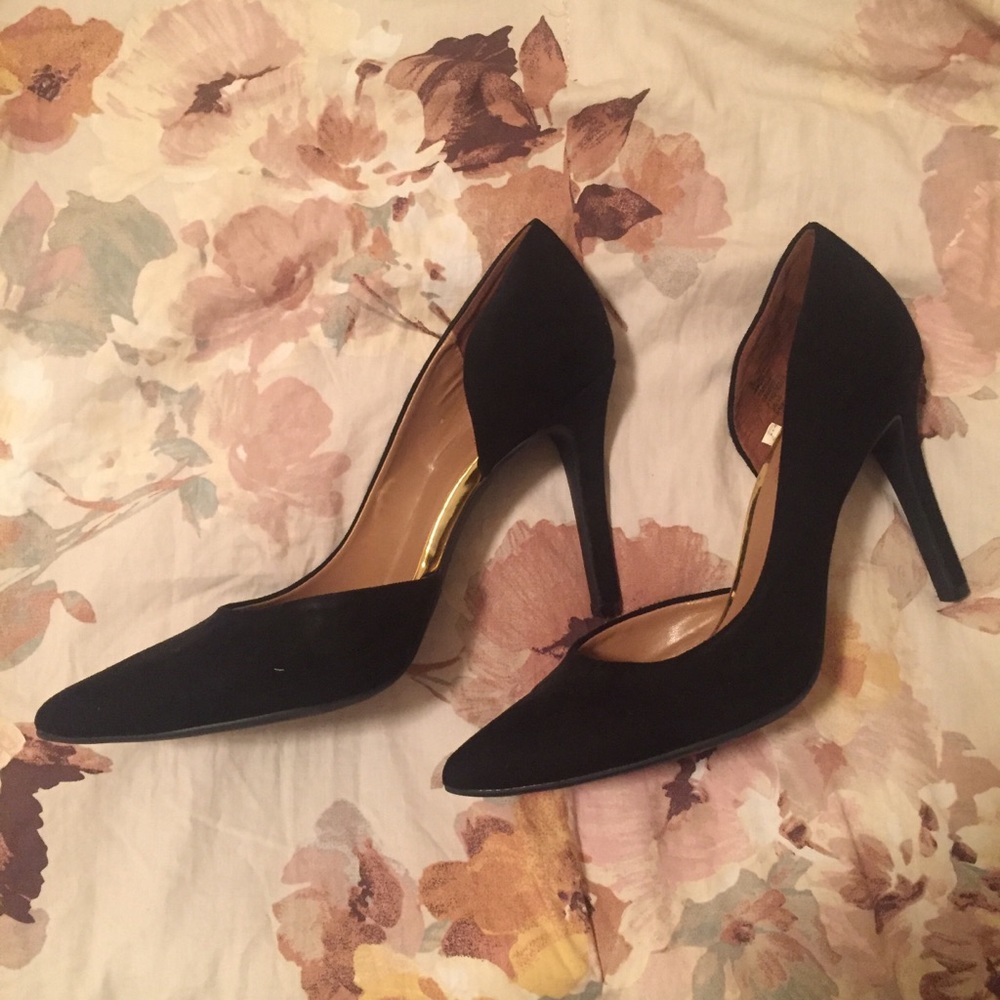 Black velvet Merona heels with gold accent